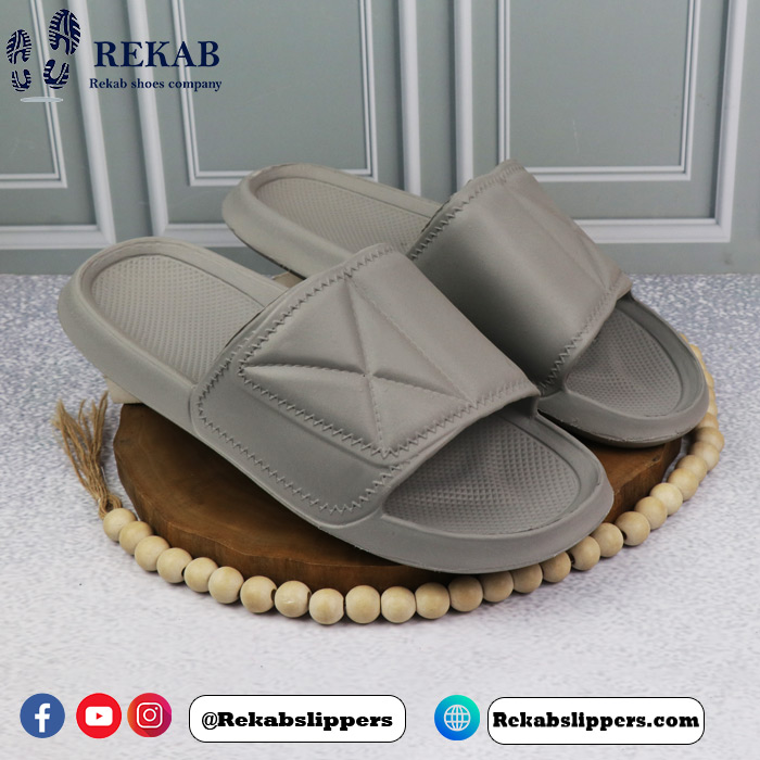 buy cheap mens slippers Narmineh model